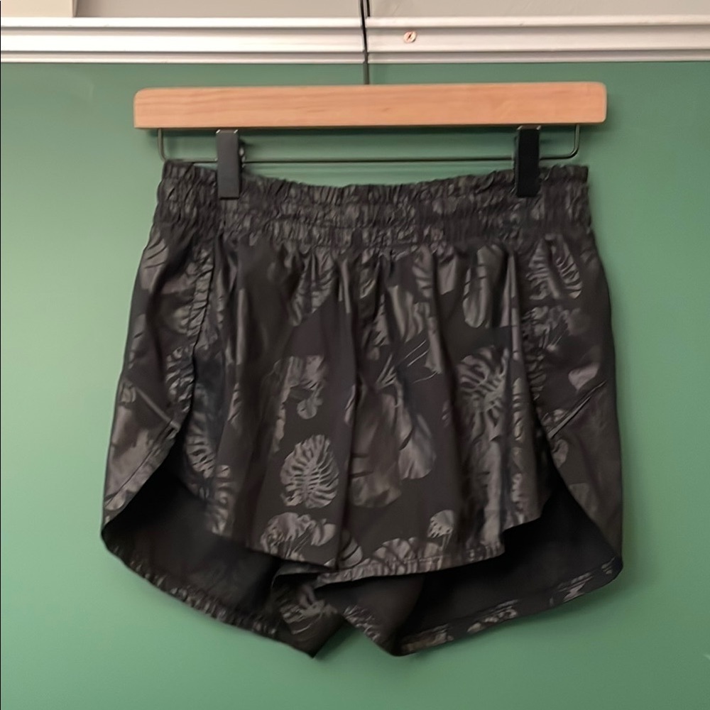 Athleta Black Racer Run Palm Print Shorts Womens XS Active Athleisure